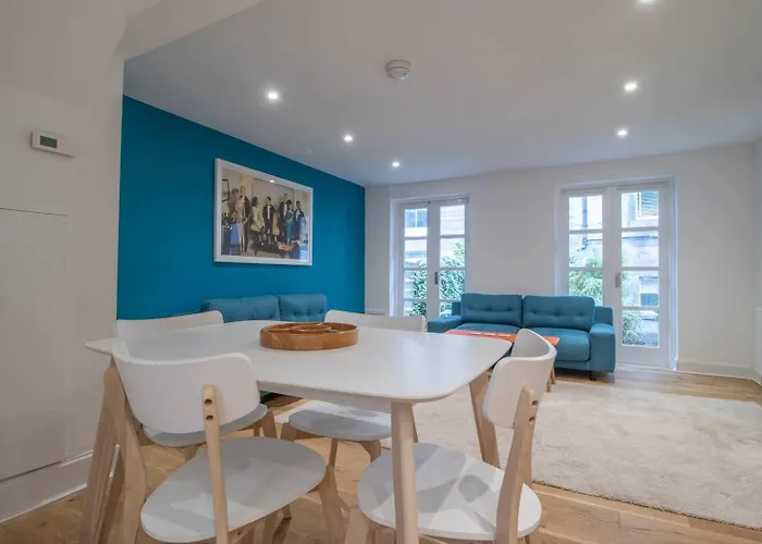 Stylish West End Detached Mews - Pass The Keys * Glasgow