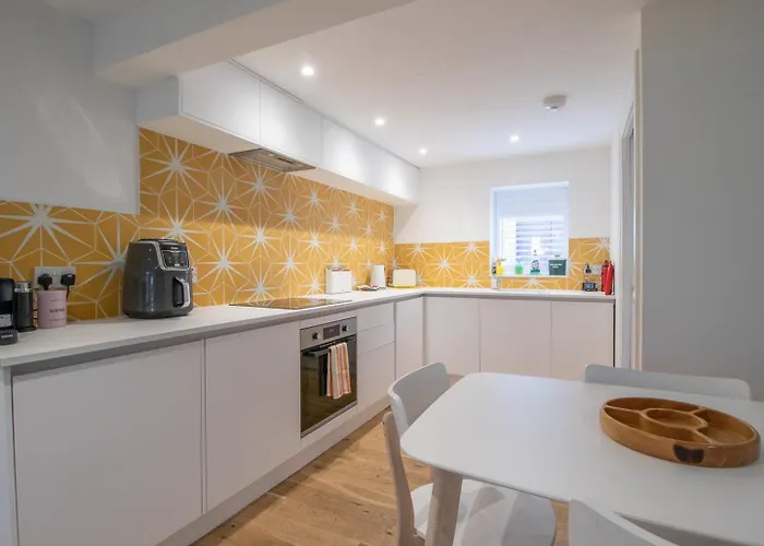 Stylish West End Detached Mews - Pass The Keys Ferienhaus