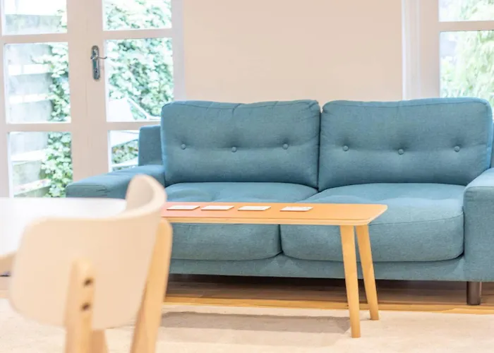 Stylish West End Detached Mews - Pass The Keys