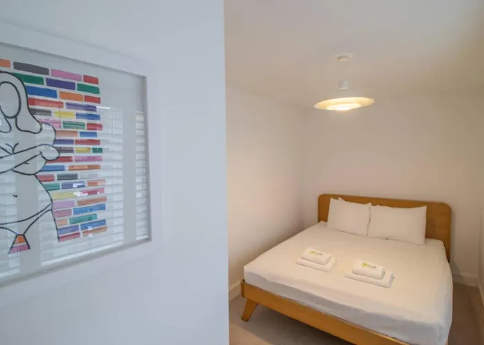 Stylish West End Detached Mews - Pass The Keys Casa vacanze