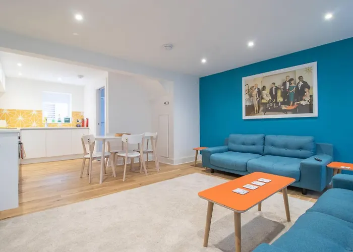 Holiday home Stylish West End Detached Mews - Pass The Keys