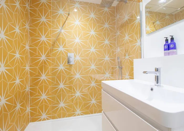 Stylish West End Detached Mews - Pass The Keys Holiday home Glasgow