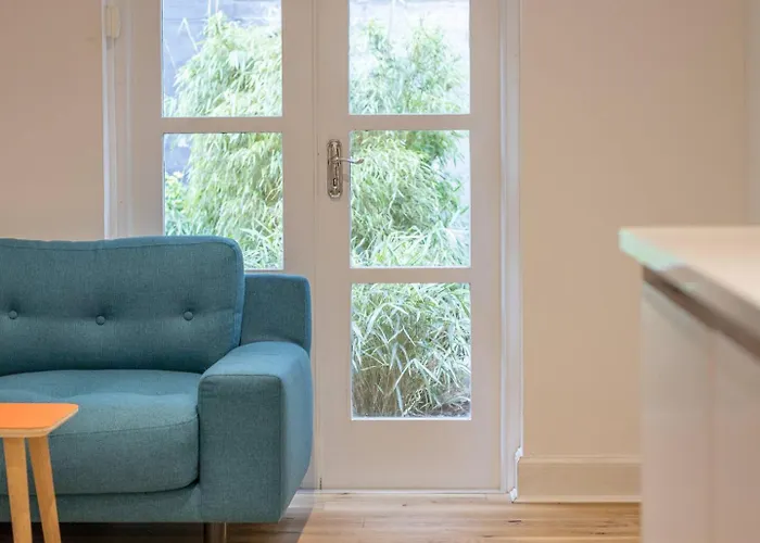 Stylish West End Detached Mews - Pass The Keys *