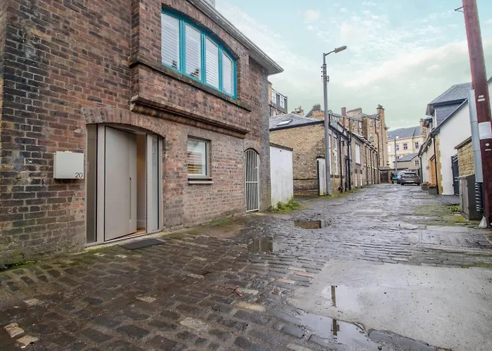 Dom wakacyjny Stylish West End Detached Mews - Pass The Keys