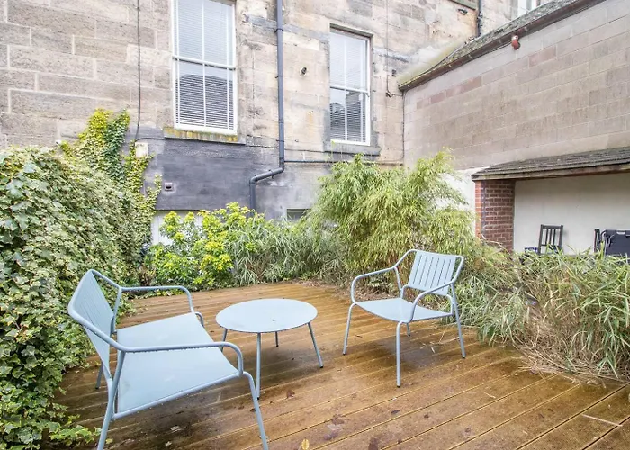 Stylish West End Detached Mews - Pass The Keys