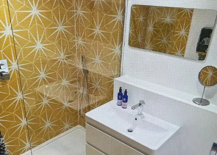 Stylish West End Detached Mews - Pass The Keys