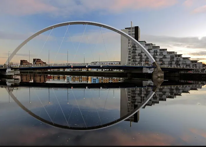 - Sleeps 2 & Freeparking During Weekend * Glasgow