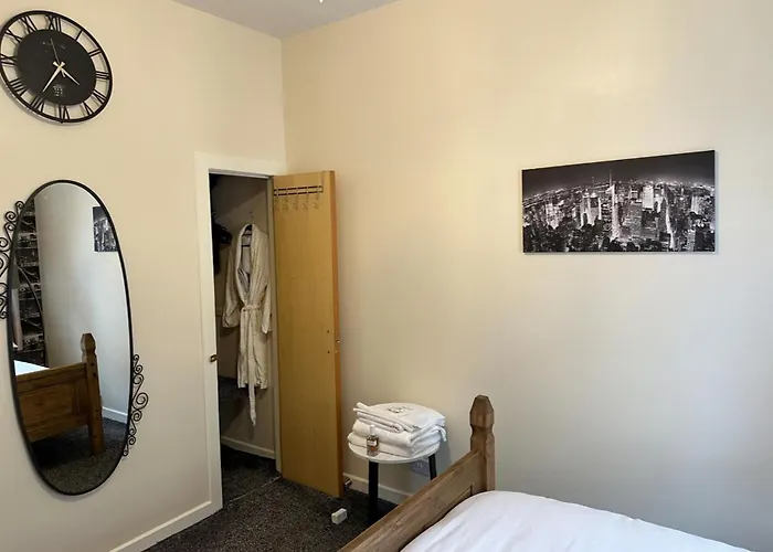 Apartment - Sleeps 2 & Freeparking During Weekend