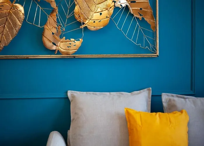 Stunning One Bed With Parking In Centre