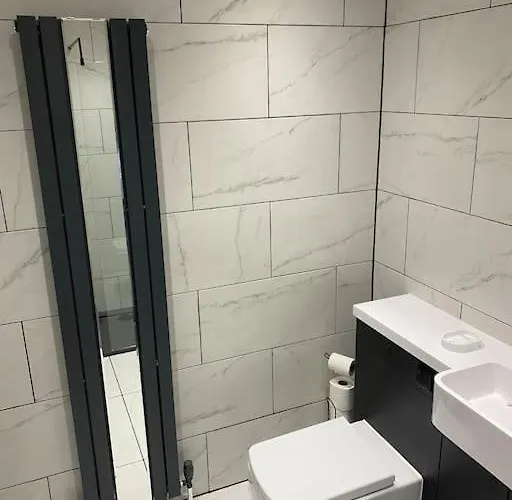 Perfectly Situated Luxury 2 Bedroom Appartamento