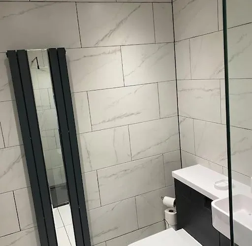 Perfectly Situated Luxury 2 Bedroom *