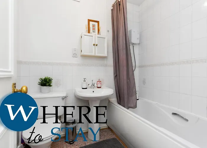 Bright 1 Bedroom Apartment-private Parking