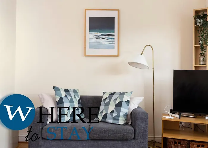 Bright 1 Bedroom Apartment-private Parking