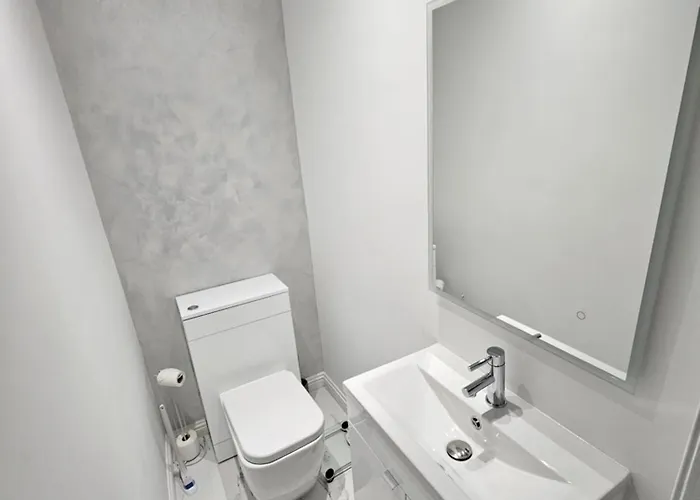 Lovely House With Private Parking! Glasgow!