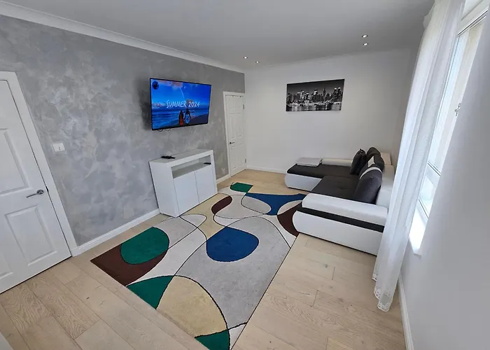 Lovely House With Private Parking! Glasgow! Casa vacanze *