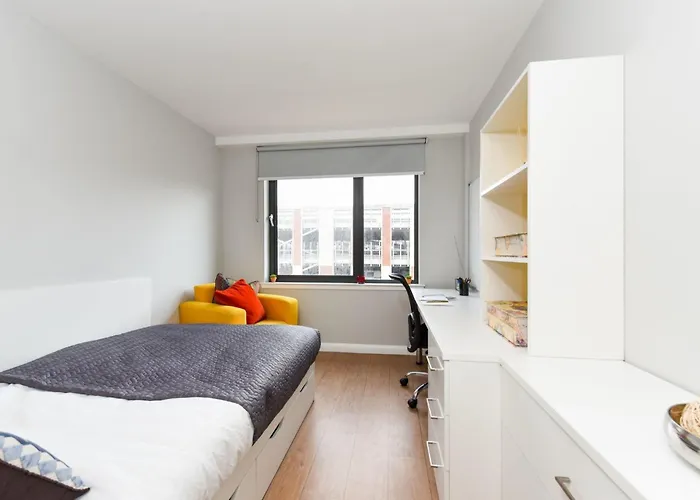 Student Only Merchant In * グラスゴー