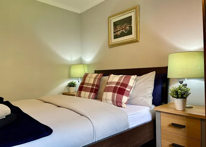 Spacious 2 Bed-flat In - Free Parking *