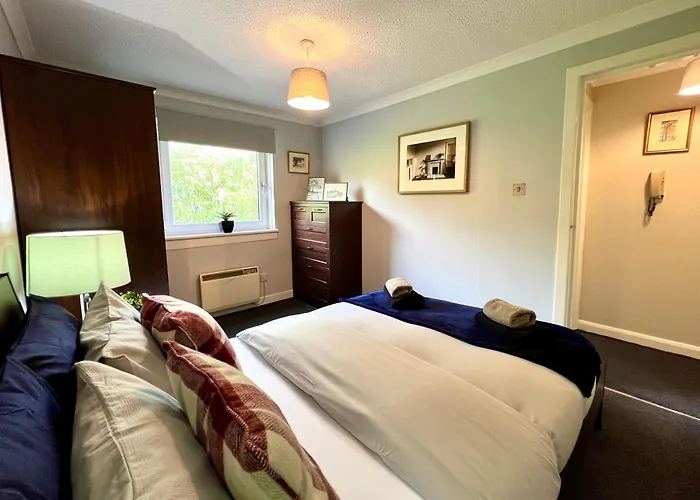 Spacious 2 Bed-flat In - Free Parking Apartment *