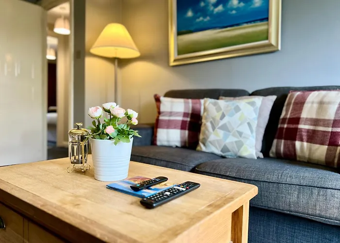 Spacious 2 Bed-flat In - Free Parking