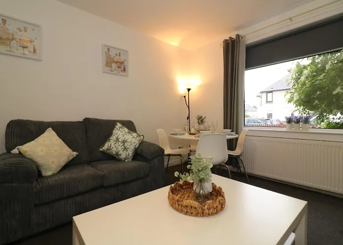 Signature - Glen Lee House Apartment