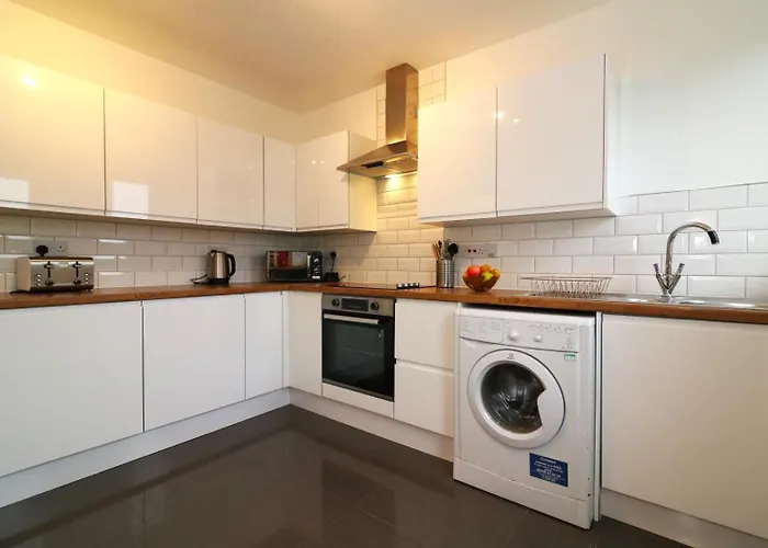 Signature - Glen Lee House *