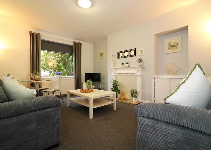 Signature - Glen Lee House Apartment *