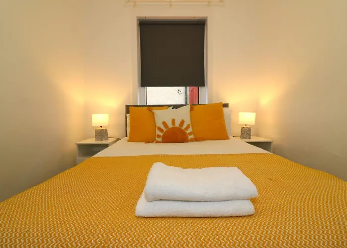 Signature - Glen Lee House