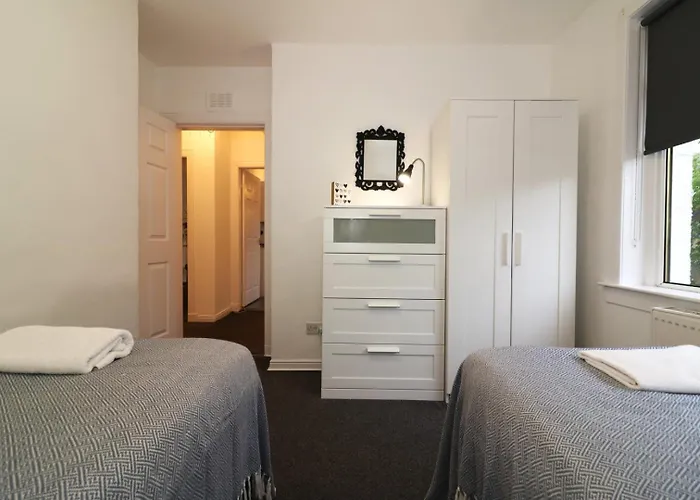 Signature - Glen Lee House *