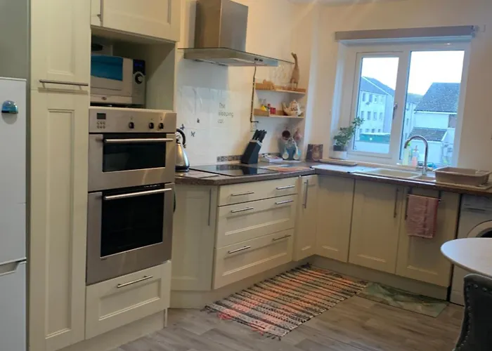 Facing Spacious Free Parking Appartement *