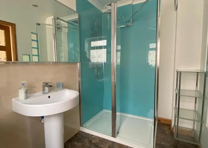 Stunning 3 Bedroom House With 2 Bathrooms