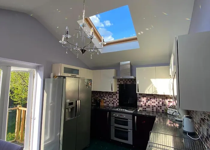 Stunning 3 Bedroom House With 2 Bathrooms בית נופש