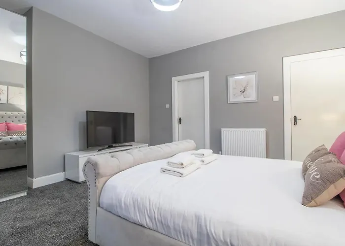 Appartement Private Garden West End With Parking - Pass The Keys