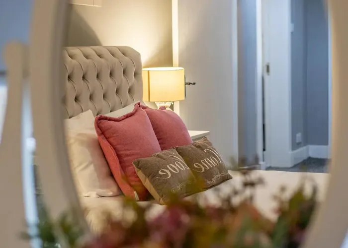 Appartement Private Garden West End With Parking - Pass The Keys *