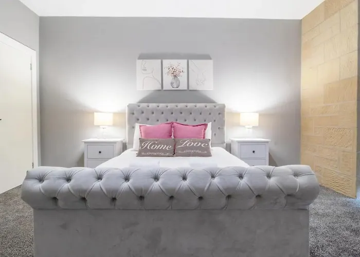 Private Garden West End With Parking - Pass The Keys *