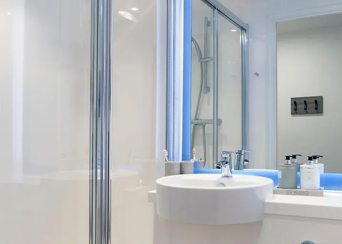 For Students Only - Foundry Courtyard In * Glasgow