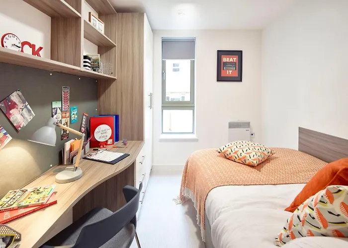 For Students Only - Foundry Courtyard In Appartement