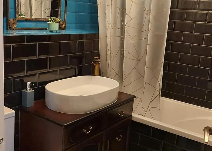 Luxurious With A Private Bathtub And Shared Toilet And Kitchen 10mins From Centre