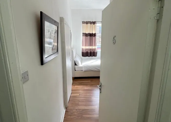 Great Western Road With En