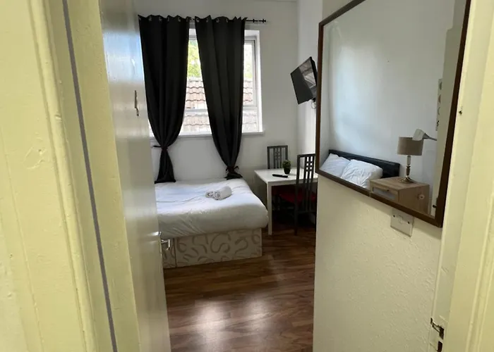 Great Western Road With En Appartement Glasgow