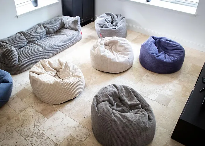 Stunning 4-bedroom With Hot Tub & Sauna Near Loch Lomond Villa Glasgow