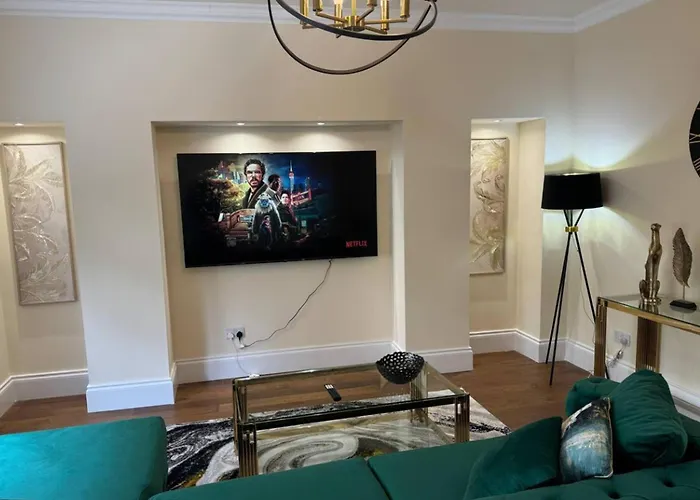 Ferienhaus Paradise - Spacious 3- Bed House *