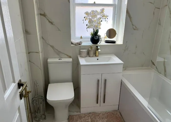 Ferienhaus Paradise - Spacious 3- Bed House