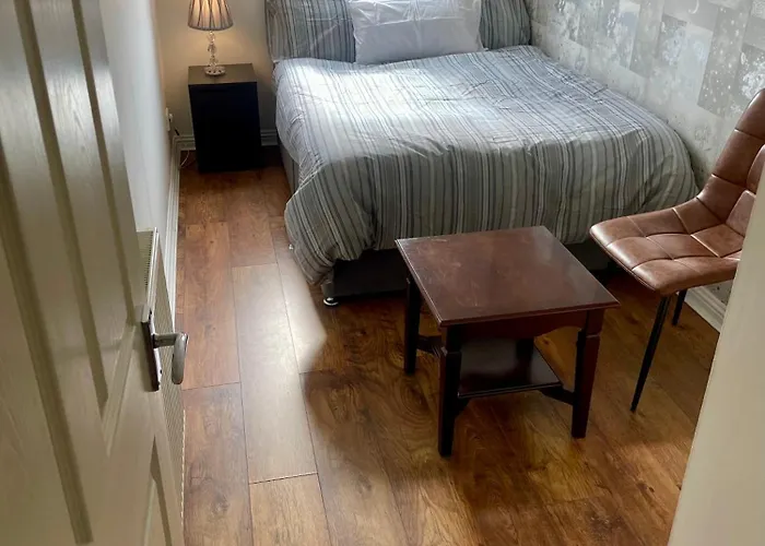 3 Bed ,2 Bedroom City Centre Apt Глазго