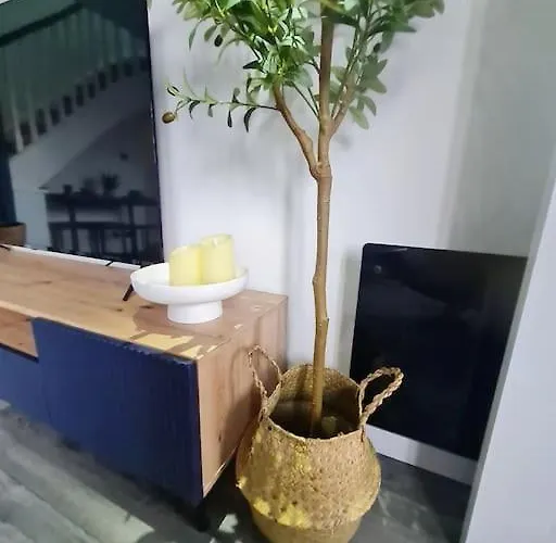 Lovely House With Back Garden - Private Driveway * גלאזגו