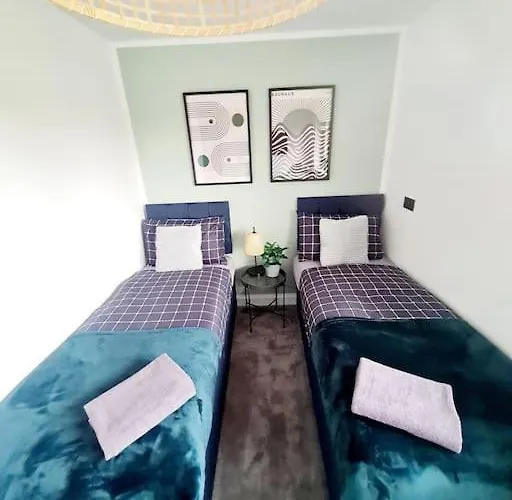 Lovely House With Back Garden - Private Driveway Nyaraló