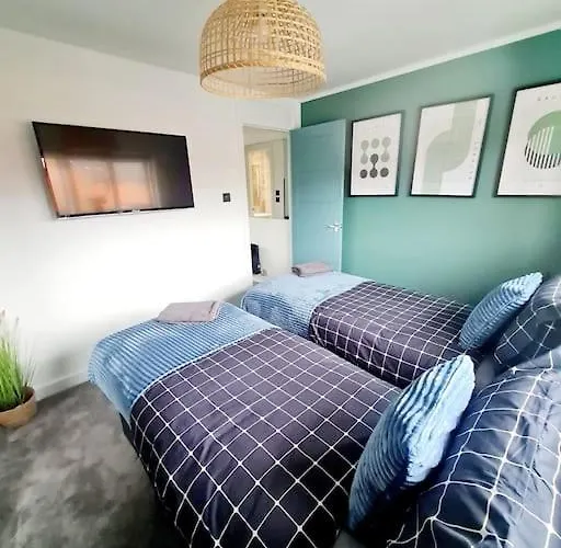 Σπίτι διακοπών Lovely House With Back Garden - Private Driveway *