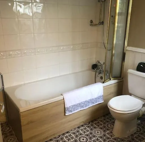 House In Drymen Village With Free Local Health Club Access גלאזגו