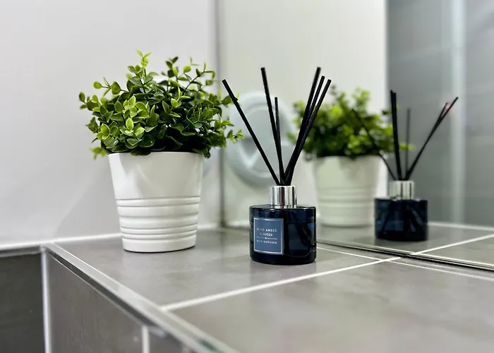 Private Bedroom - Modern Flat - West End *