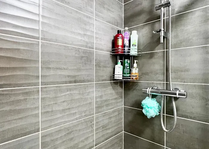 Private Bedroom - Modern Flat - West End グラスゴー