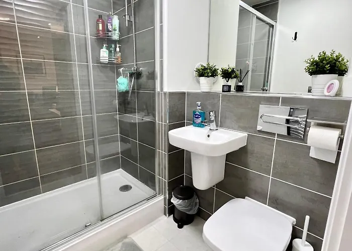 Private Bedroom - Modern Flat - West End ホームステイ